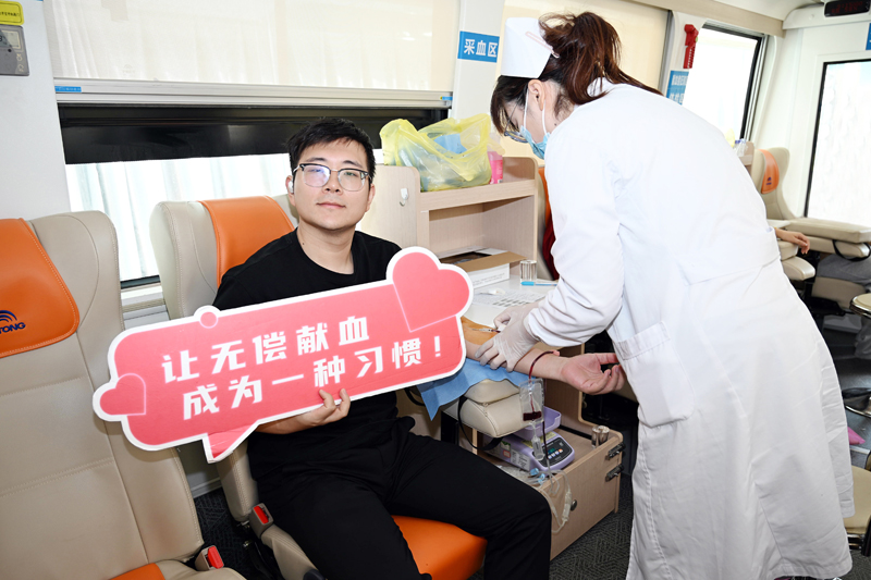 【304am永利集团药业党员干部职工积极参加无偿献血公益活动】的配图